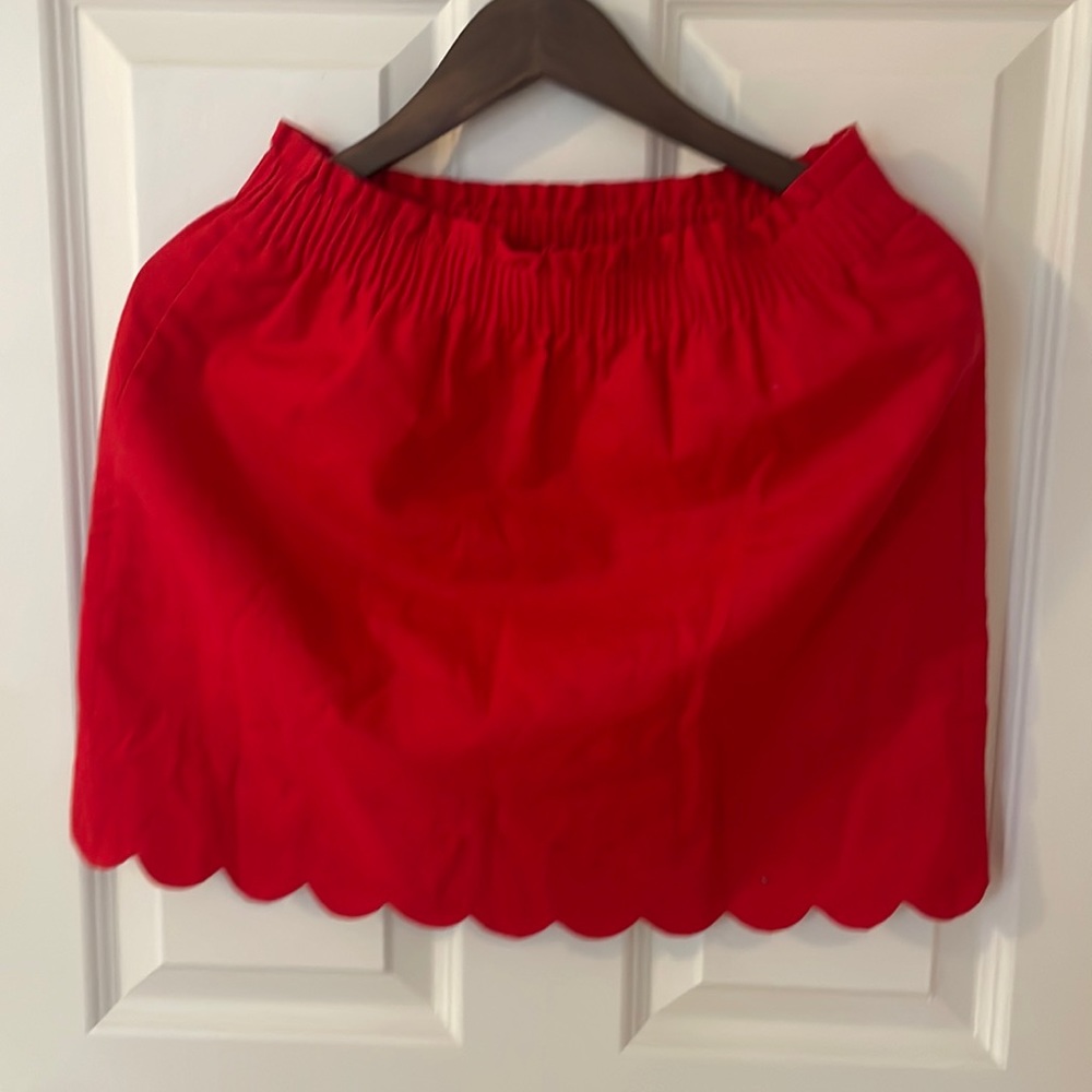 Cute red scallop red skirt!